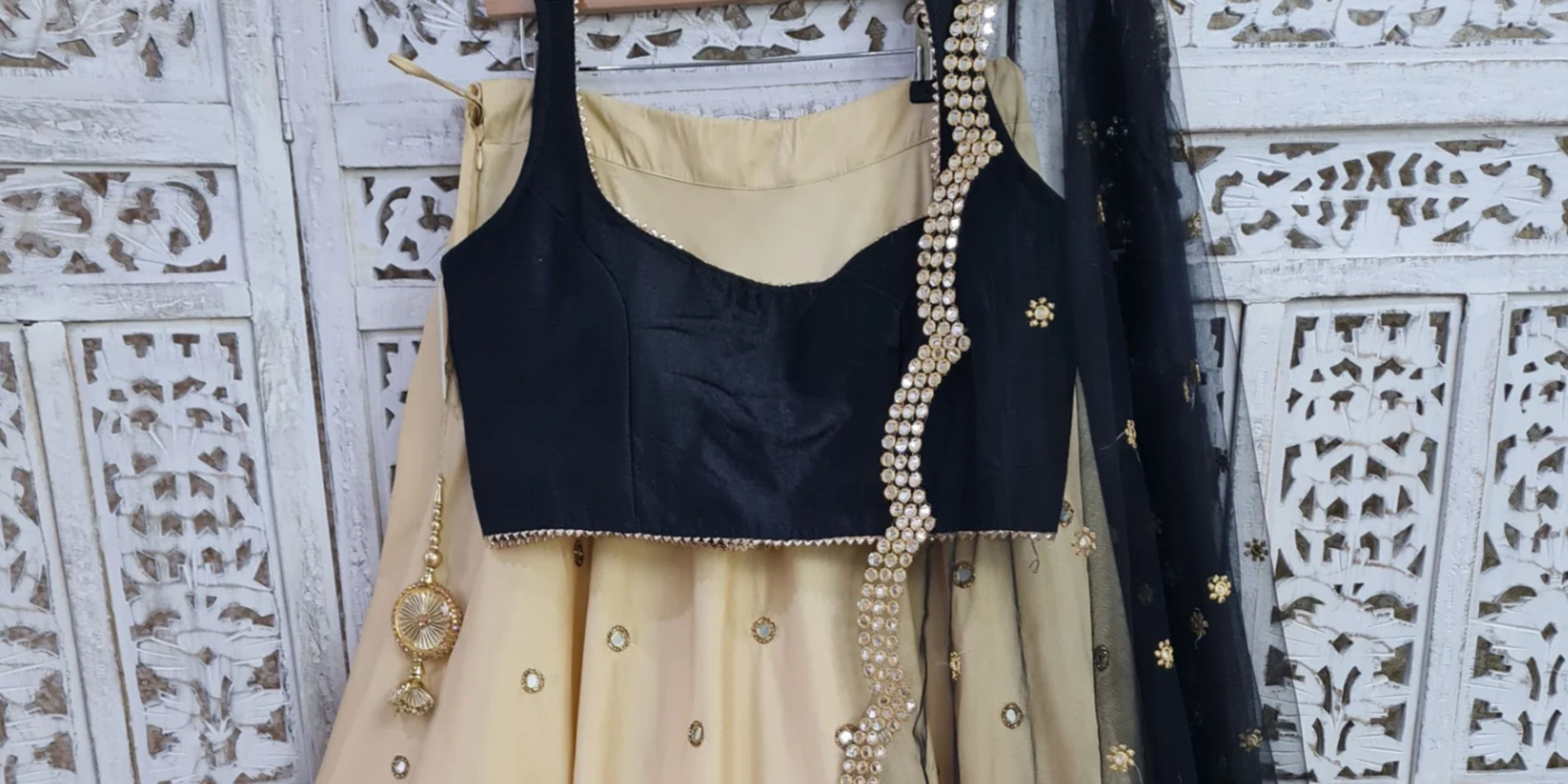 Shop Yellow Art Silk Banarasi Stone Work Umbrella Lehenga Wedding Wear  Online at Best Price | Cbazaar